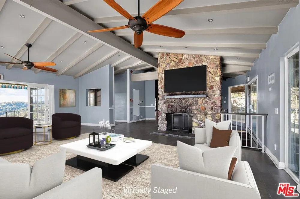 8207 Mulholland Drive Los Angeles, CA 90046