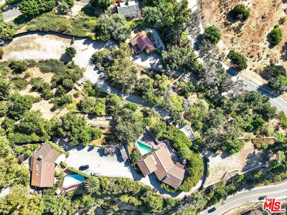 8207 Mulholland Drive Los Angeles, CA 90046