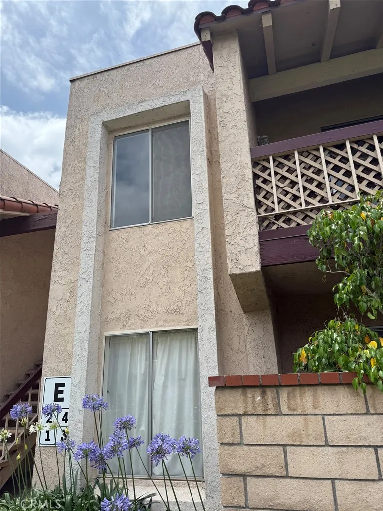 700 W La Veta #E4 Orange, CA 92868