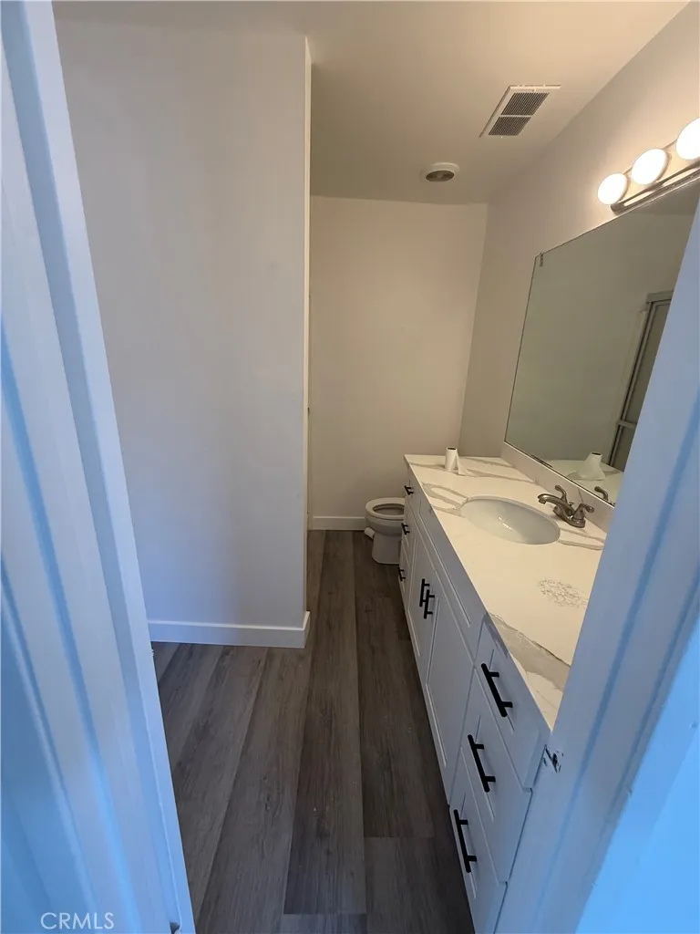 700 W La Veta #E4 Orange, CA 92868