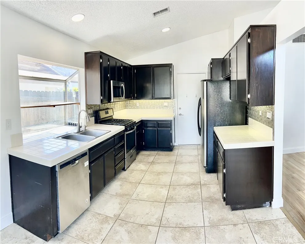 162 S Massachusetts Lake Elsinore, CA 92530