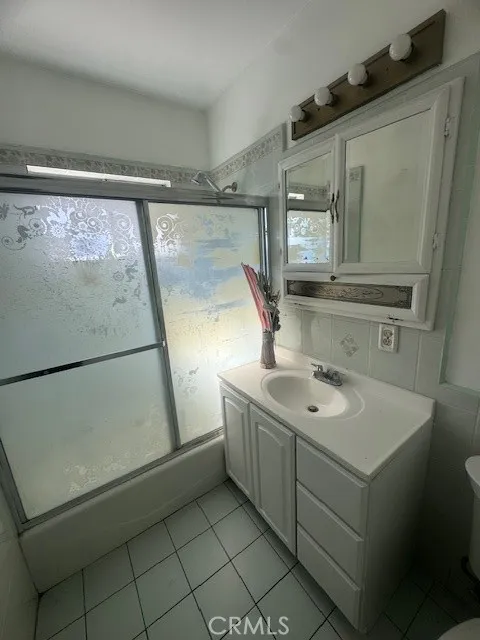 3248 112TH Inglewood, CA 90303
