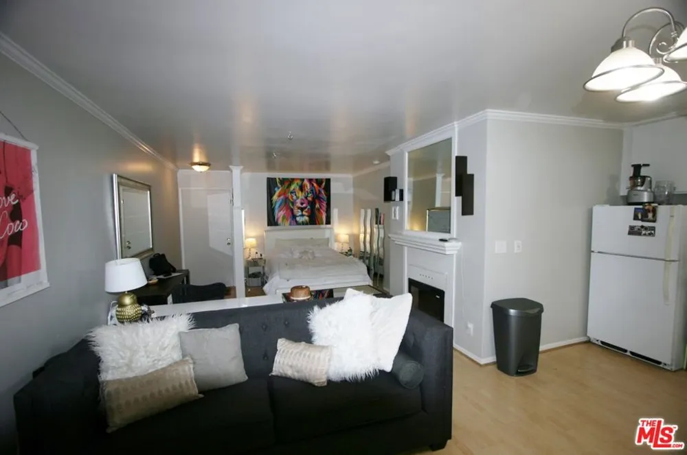 11645 MONTANA AVENUE #124 Los Angeles, CA 90049