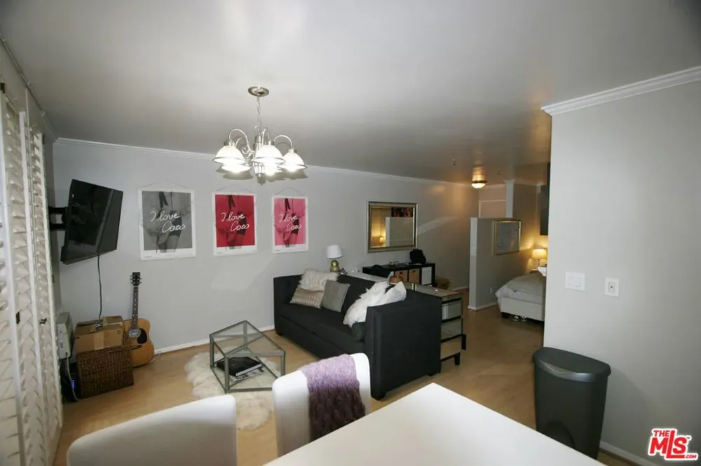 11645 MONTANA AVENUE #124 Los Angeles, CA 90049