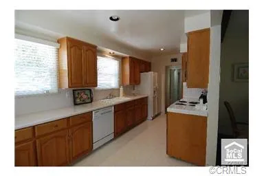2733 W Bridgeport Anaheim, CA 92804