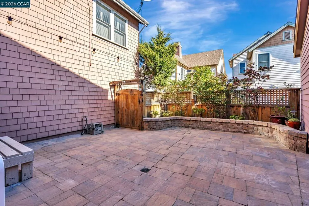 2036 SERRA LN Hercules, CA 94547