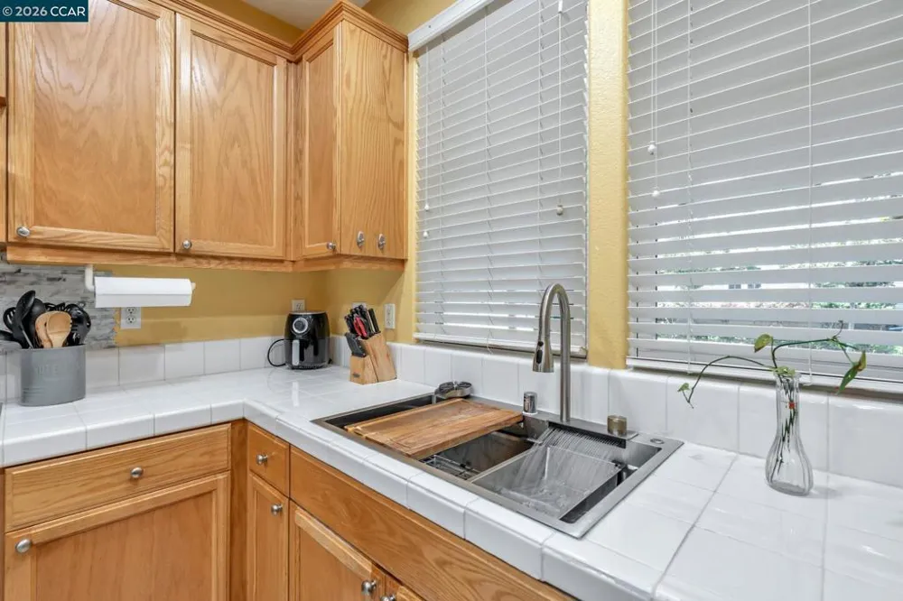 2036 SERRA LN Hercules, CA 94547