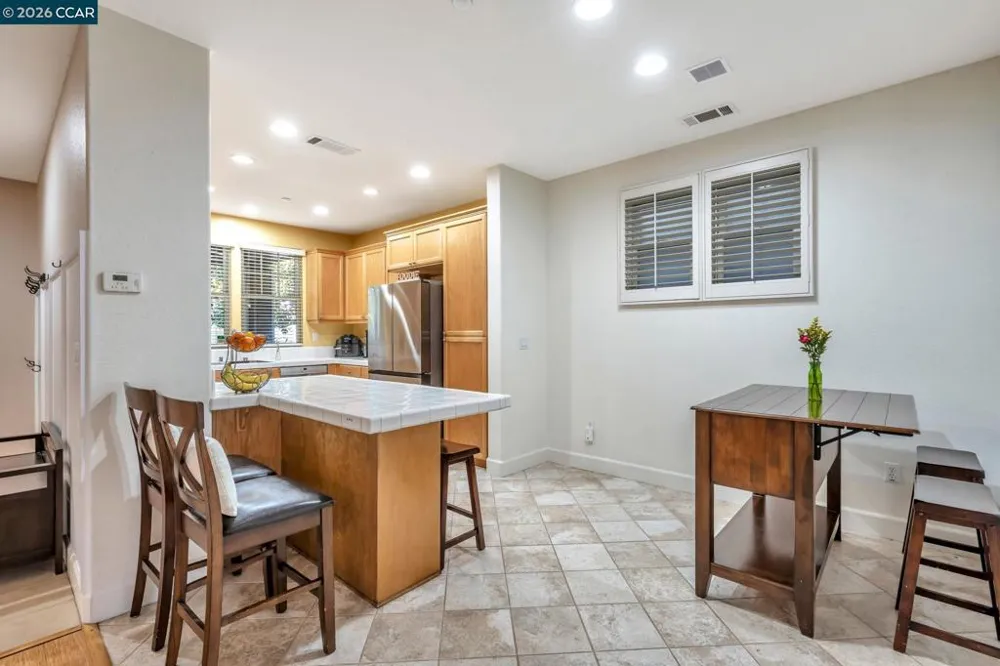 2036 SERRA LN Hercules, CA 94547