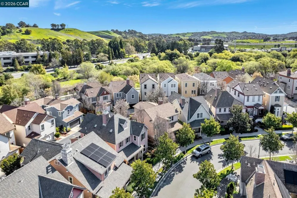 2036 SERRA LN Hercules, CA 94547