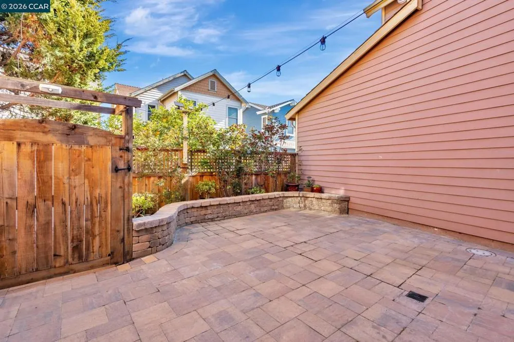 2036 SERRA LN Hercules, CA 94547