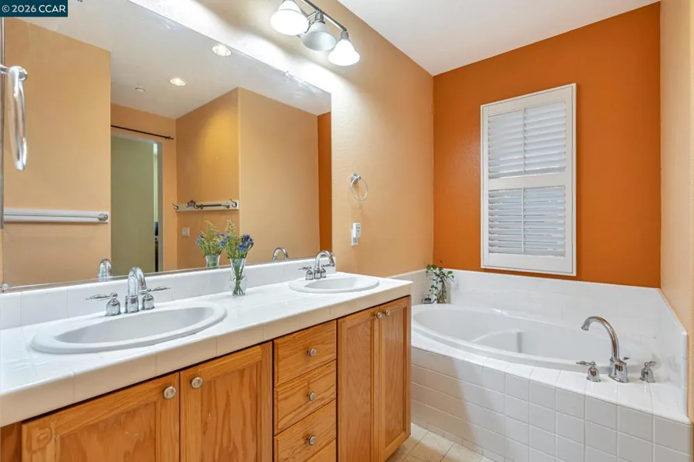 2036 SERRA LN Hercules, CA 94547