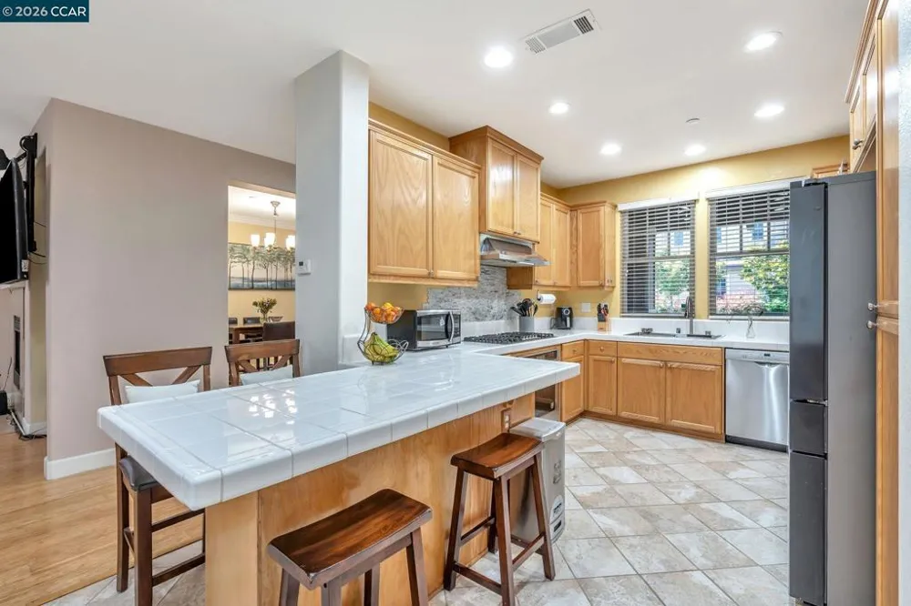2036 SERRA LN Hercules, CA 94547