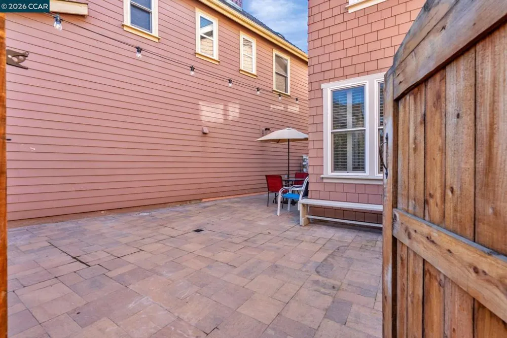 2036 SERRA LN Hercules, CA 94547