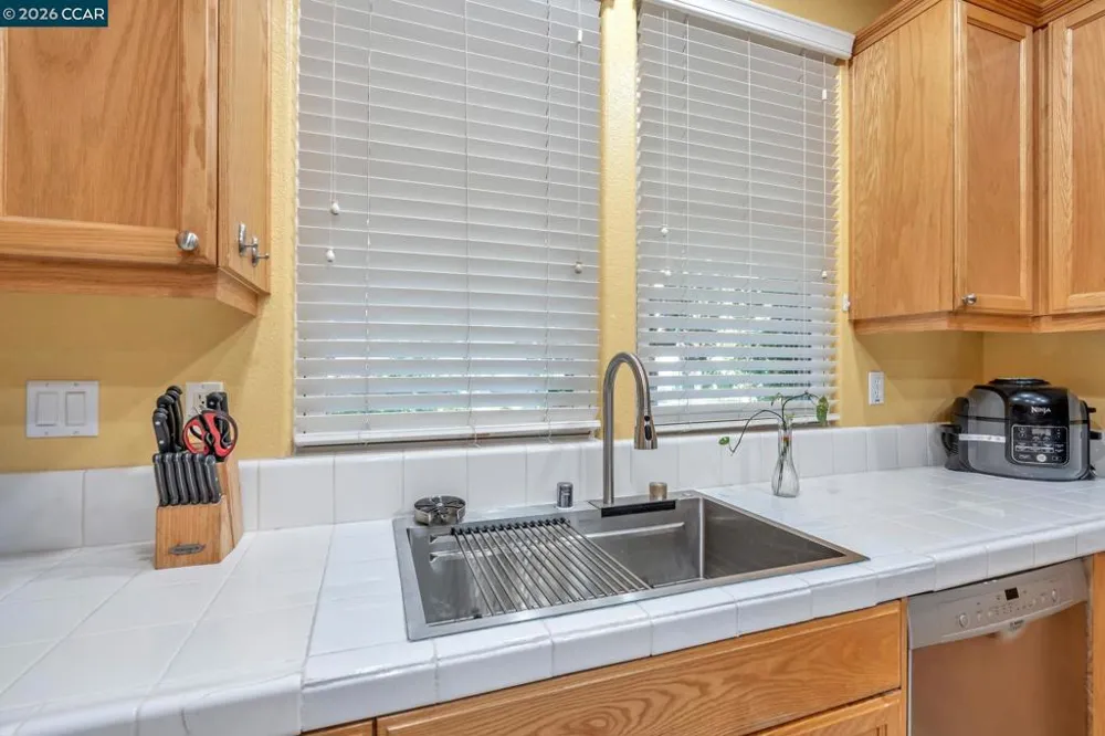 2036 SERRA LN Hercules, CA 94547