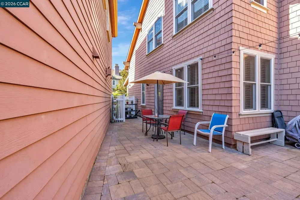 2036 SERRA LN Hercules, CA 94547