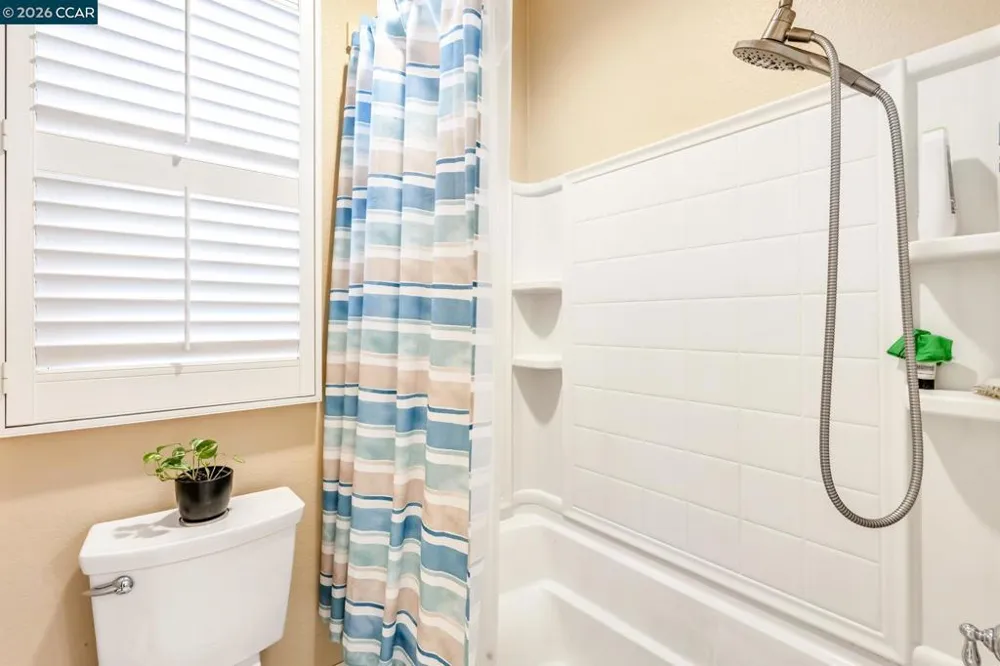 2036 SERRA LN Hercules, CA 94547