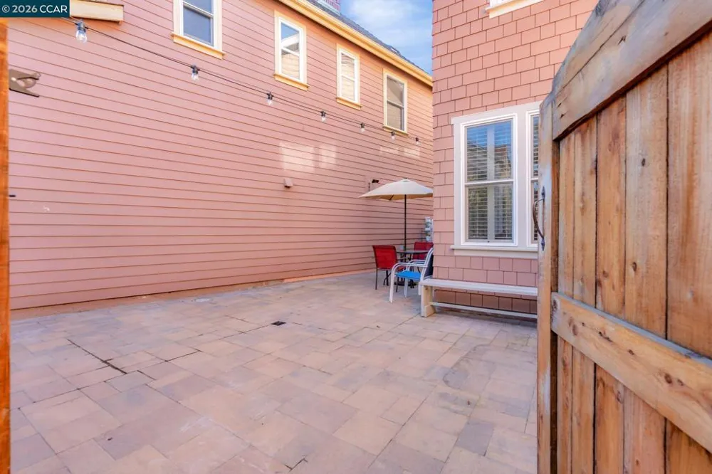 2036 SERRA LN Hercules, CA 94547