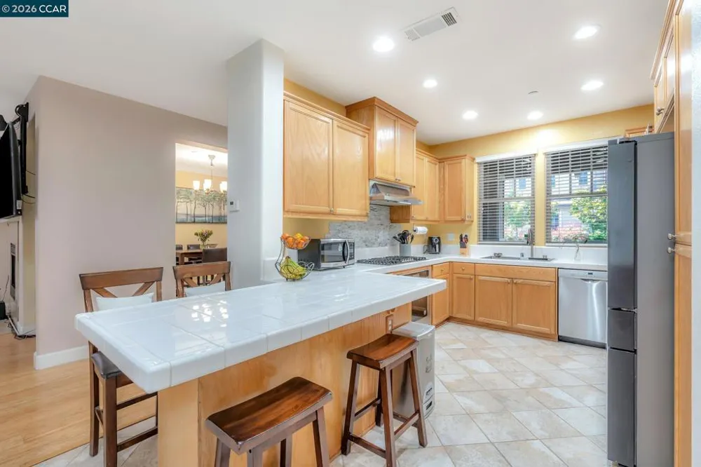 2036 SERRA LN Hercules, CA 94547