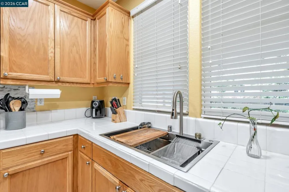 2036 SERRA LN Hercules, CA 94547