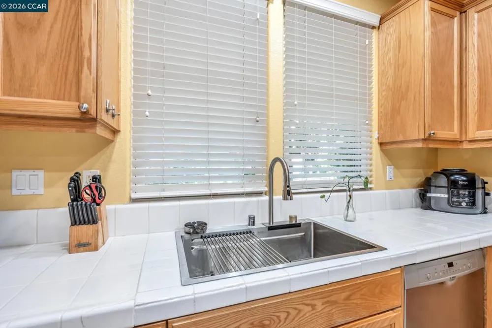 2036 SERRA LN Hercules, CA 94547