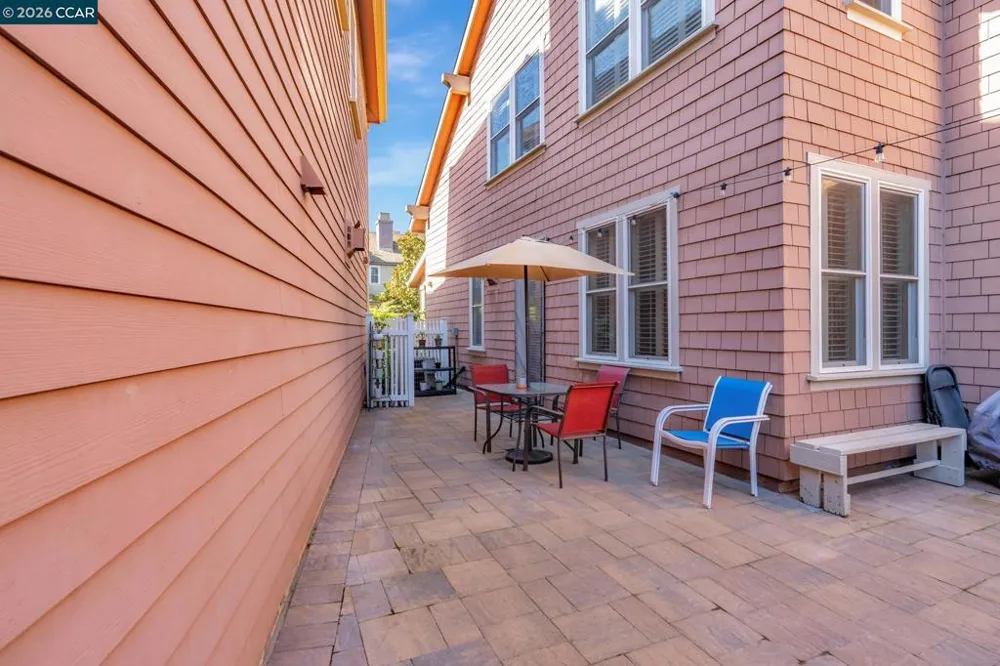 2036 SERRA LN Hercules, CA 94547
