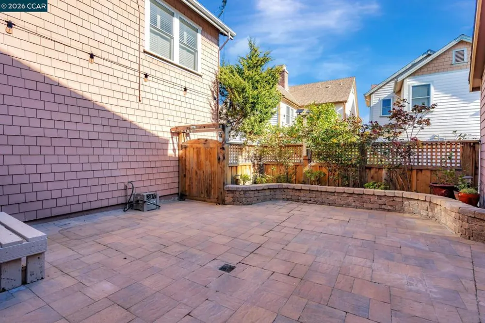 2036 SERRA LN Hercules, CA 94547