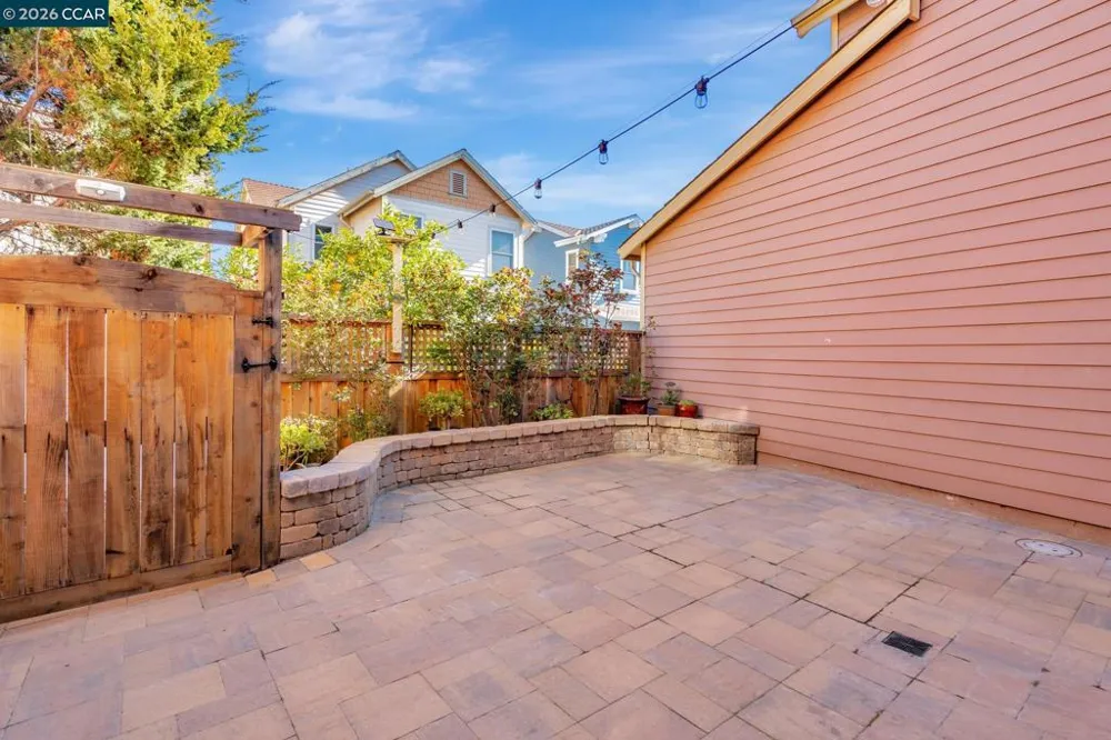 2036 SERRA LN Hercules, CA 94547