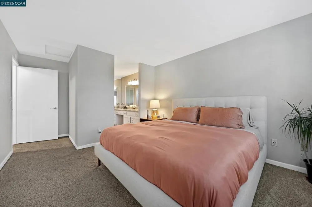 35 Sapphire Ct Hercules, CA 94547