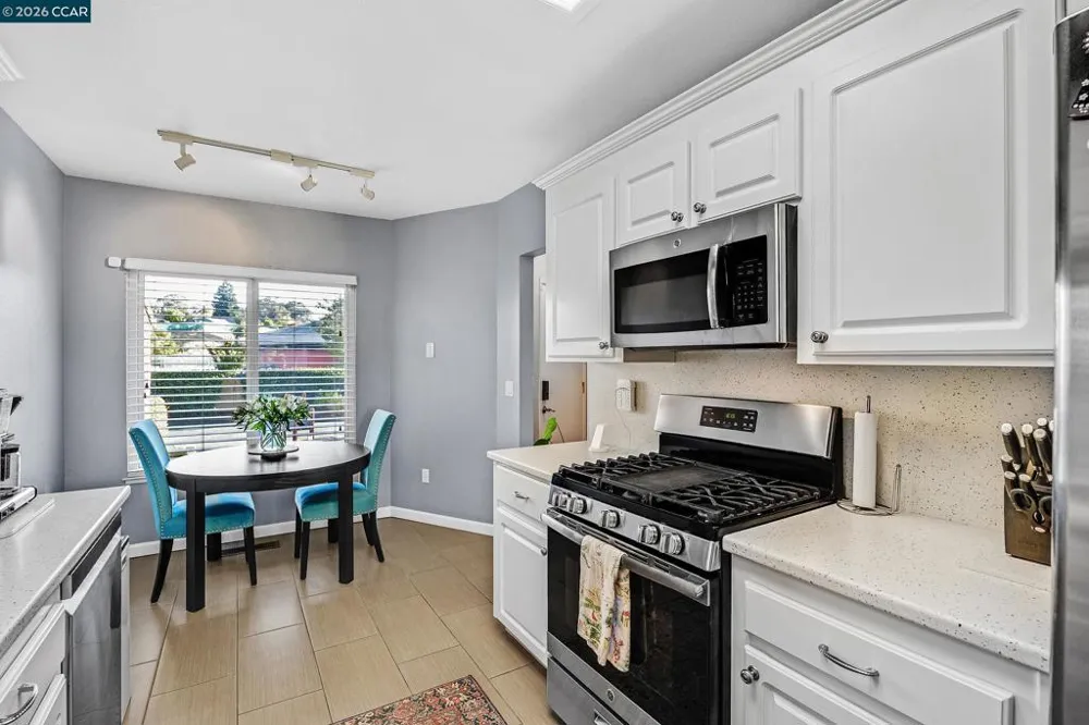 35 Sapphire Ct Hercules, CA 94547