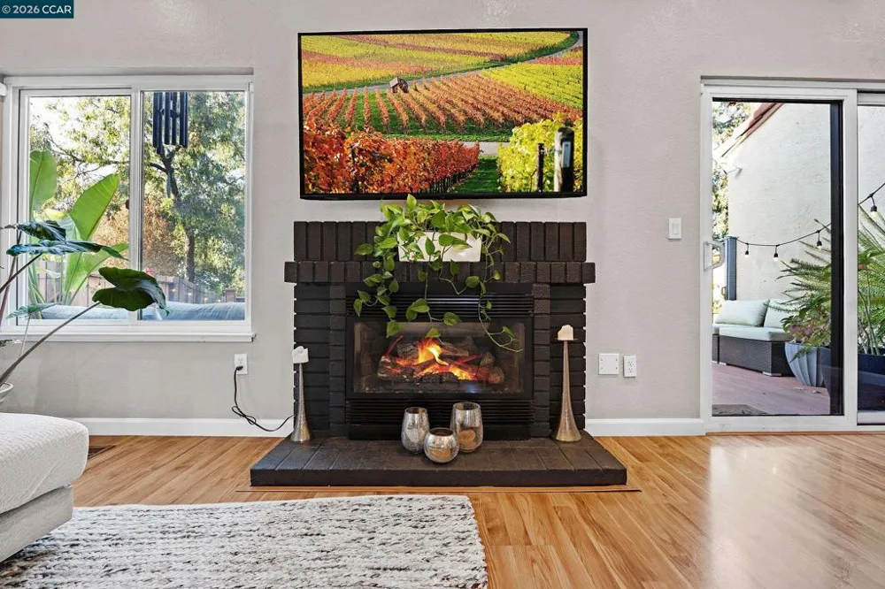 35 Sapphire Ct Hercules, CA 94547