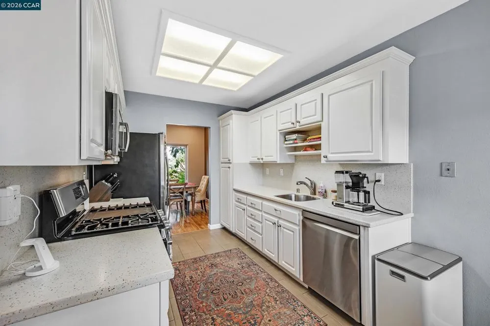 35 Sapphire Ct Hercules, CA 94547