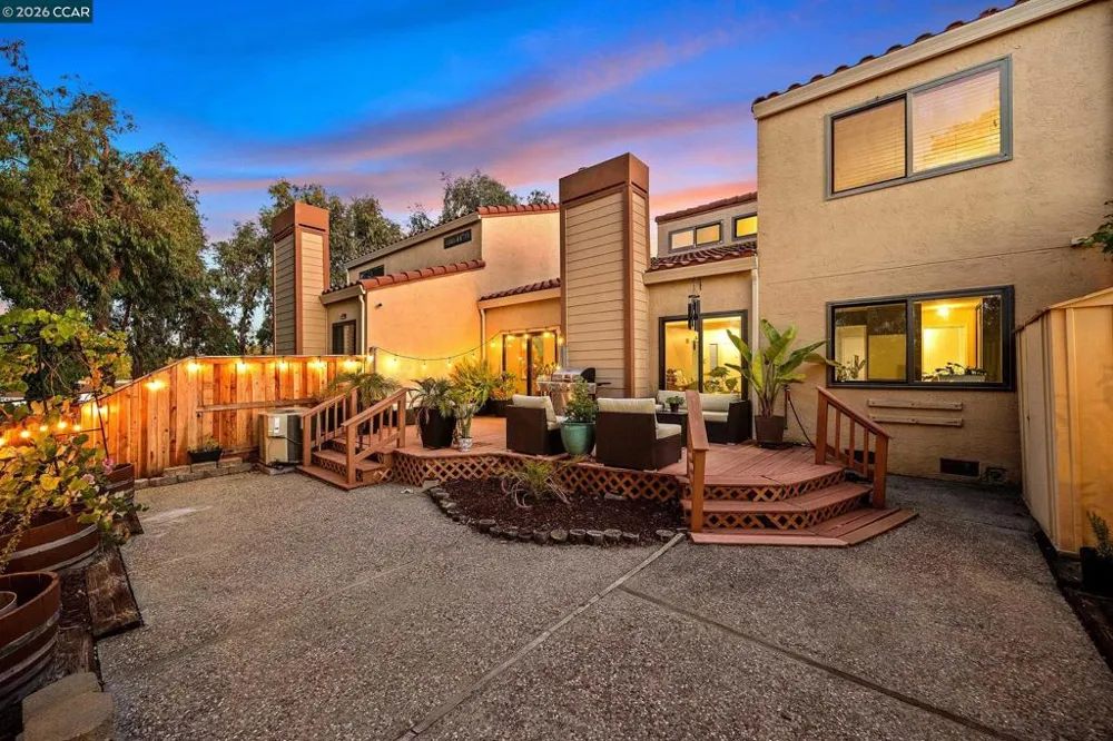 35 Sapphire Ct Hercules, CA 94547