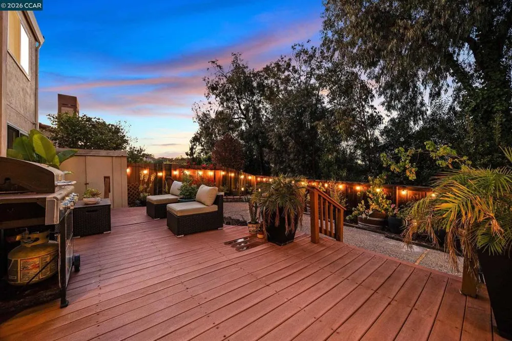 35 Sapphire Ct Hercules, CA 94547
