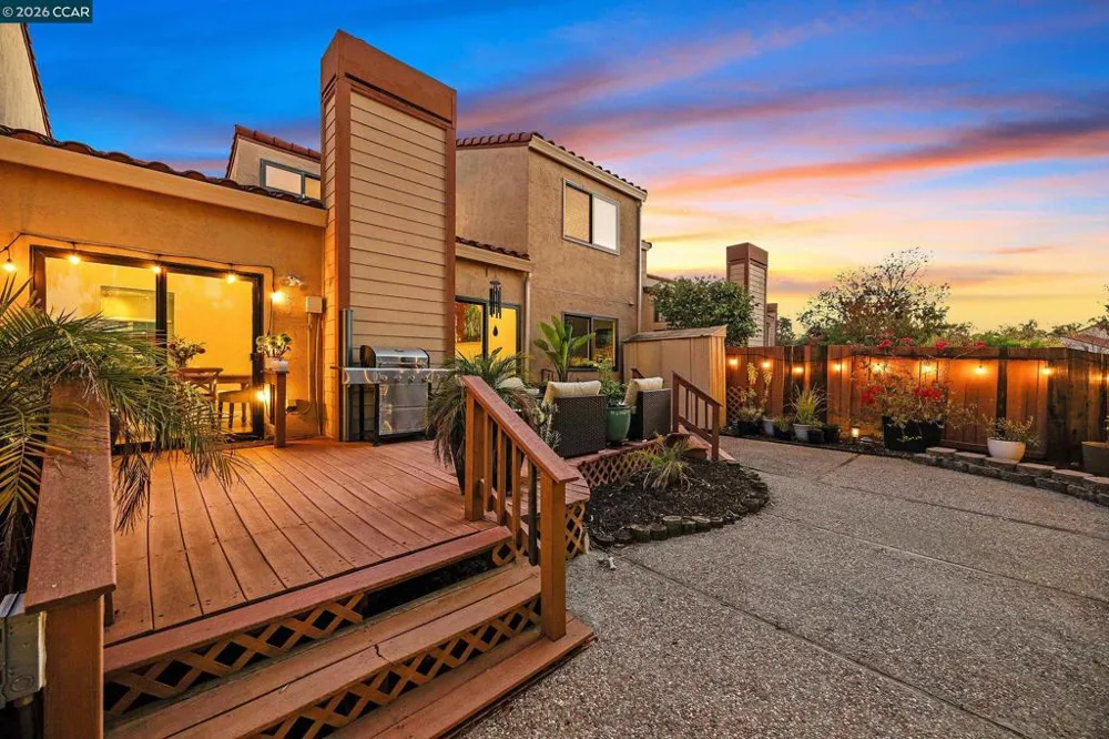 35 Sapphire Ct Hercules, CA 94547