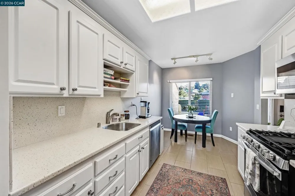 35 Sapphire Ct Hercules, CA 94547