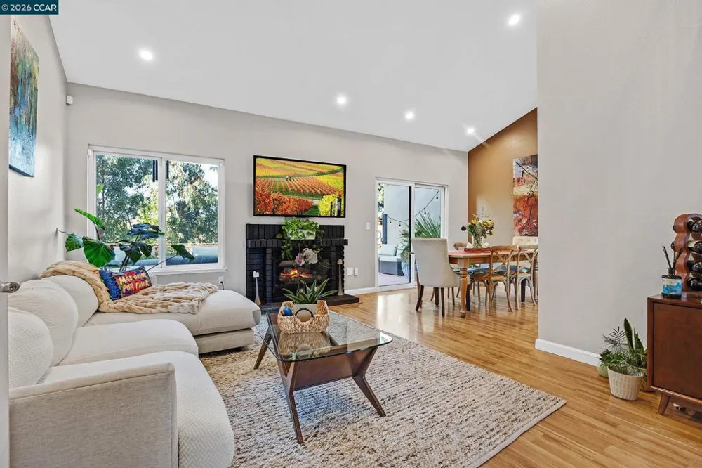 35 Sapphire Ct Hercules, CA 94547