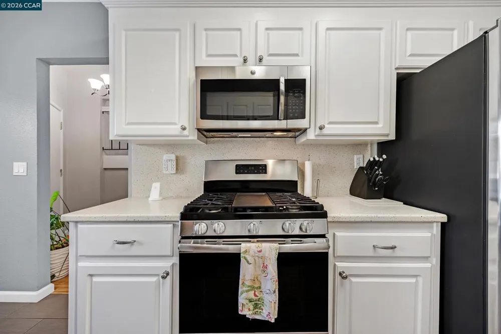 35 Sapphire Ct Hercules, CA 94547