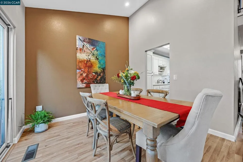 35 Sapphire Ct Hercules, CA 94547