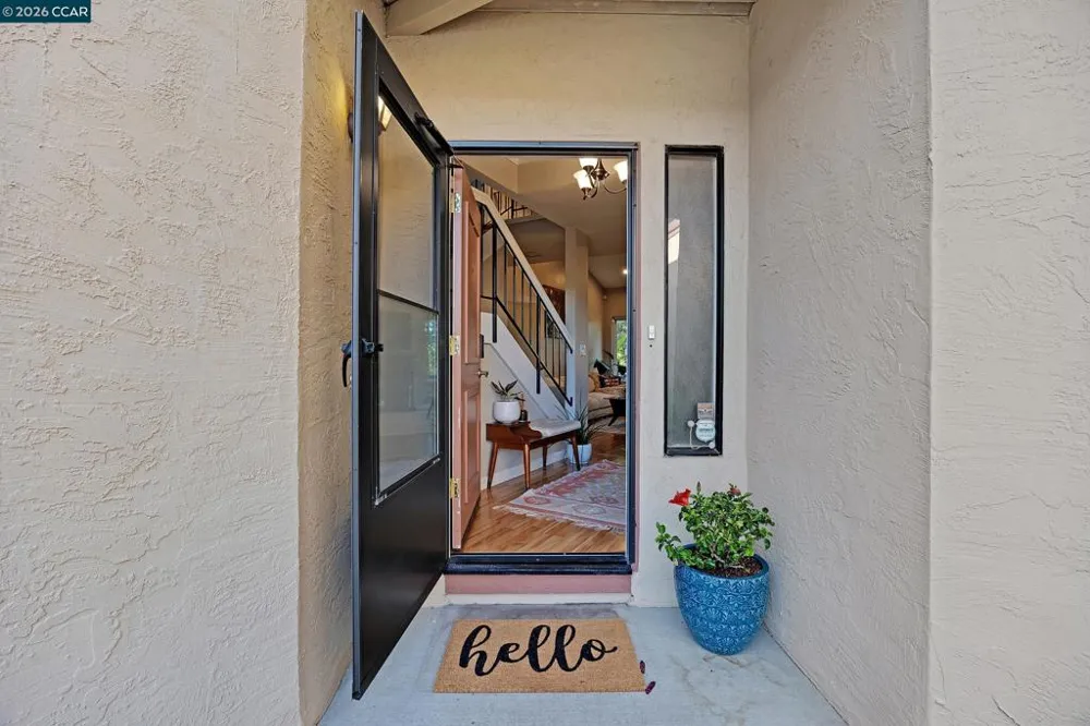 35 Sapphire Ct Hercules, CA 94547