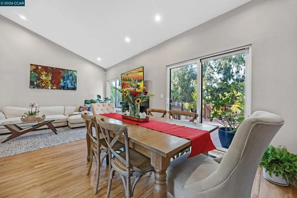 35 Sapphire Ct Hercules, CA 94547