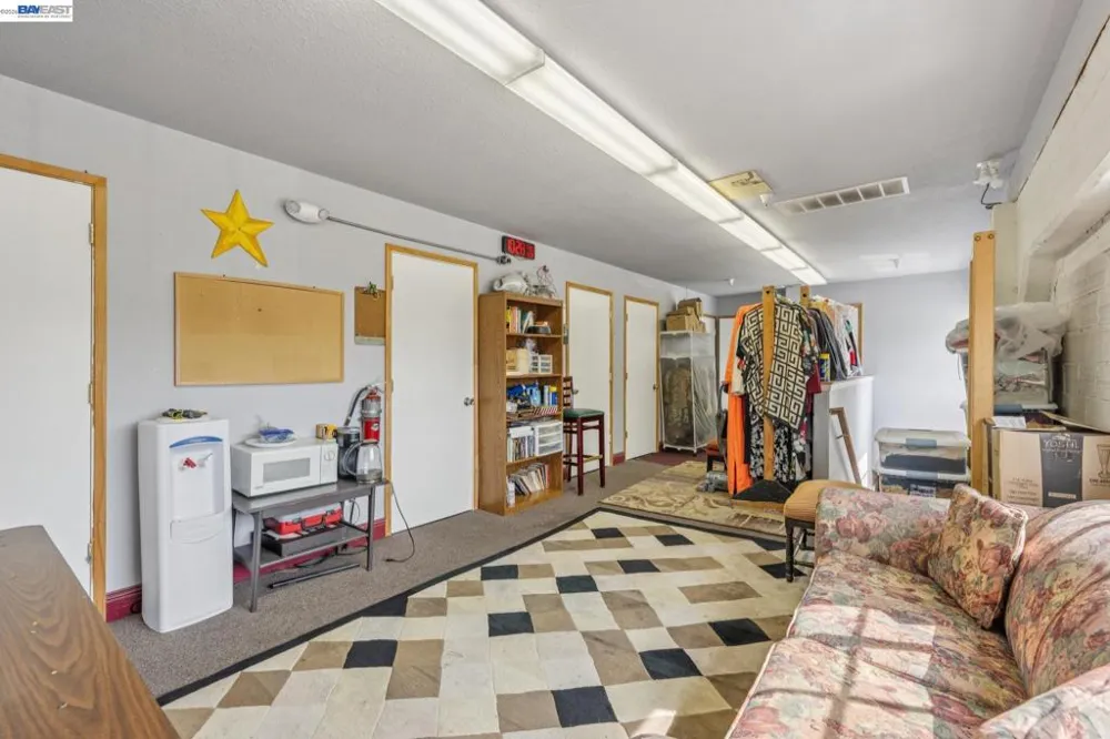 636 WARD ST Martinez, CA 94553