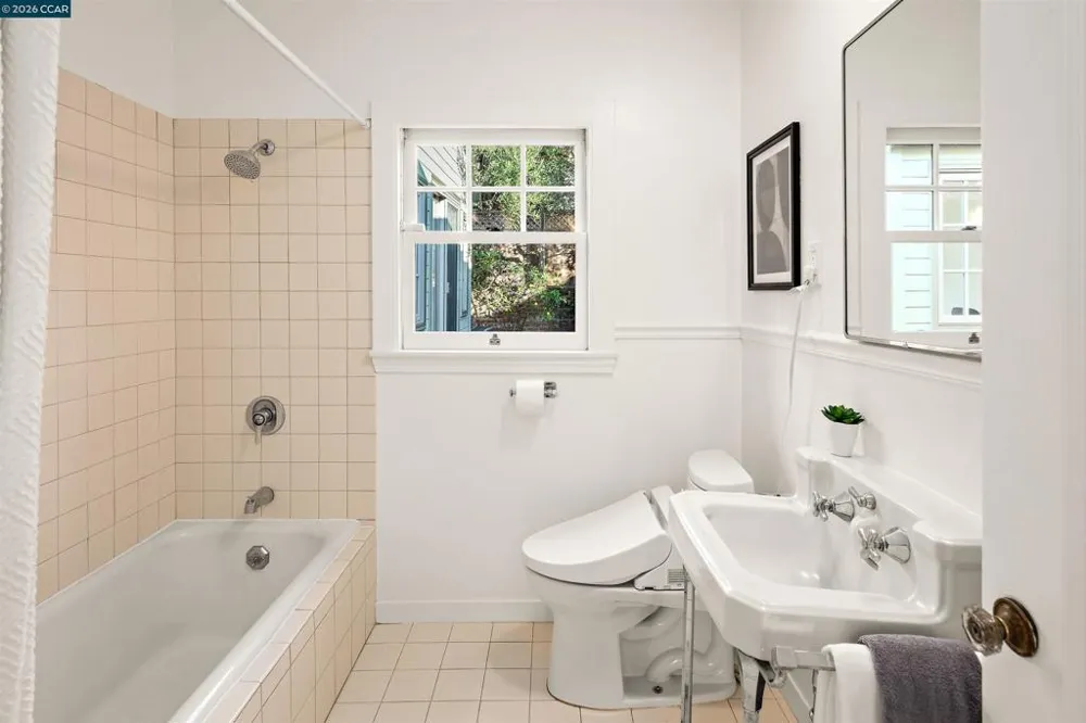 275 Mather St Oakland, CA 94611