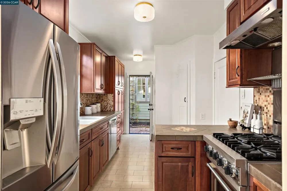 275 Mather St Oakland, CA 94611