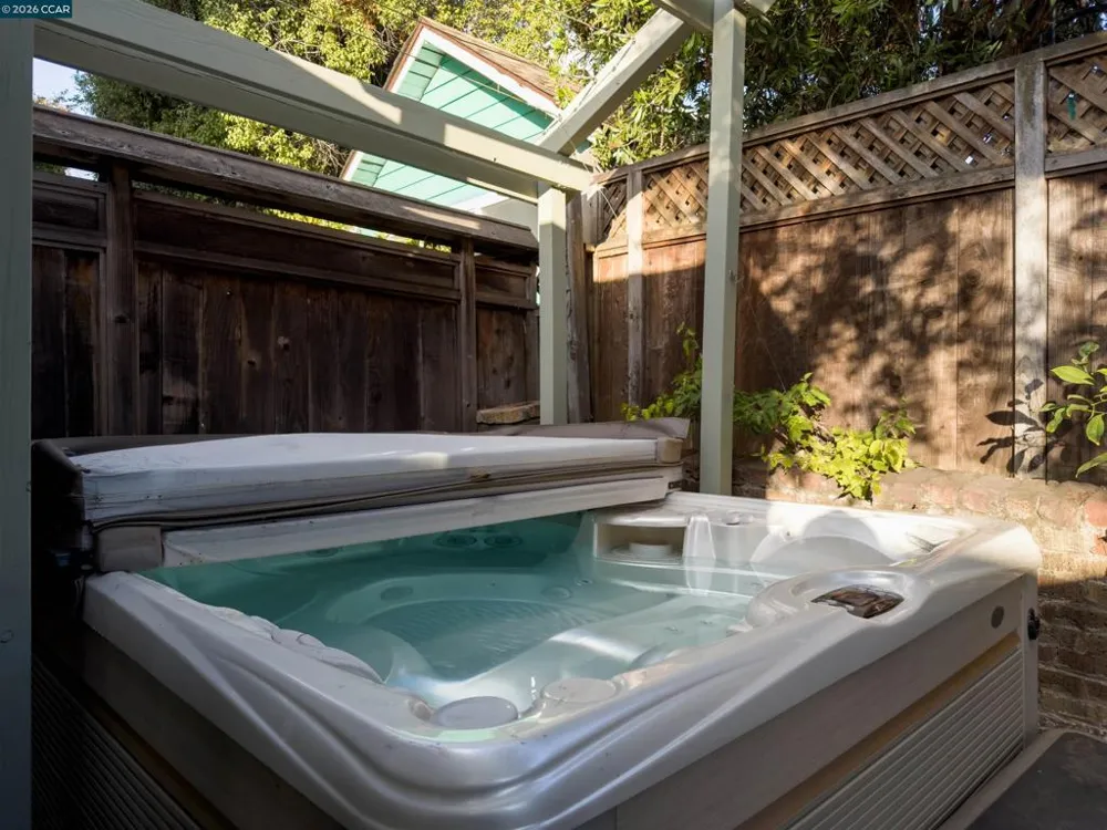 275 Mather St Oakland, CA 94611