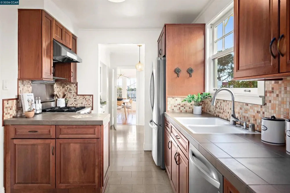 275 Mather St Oakland, CA 94611