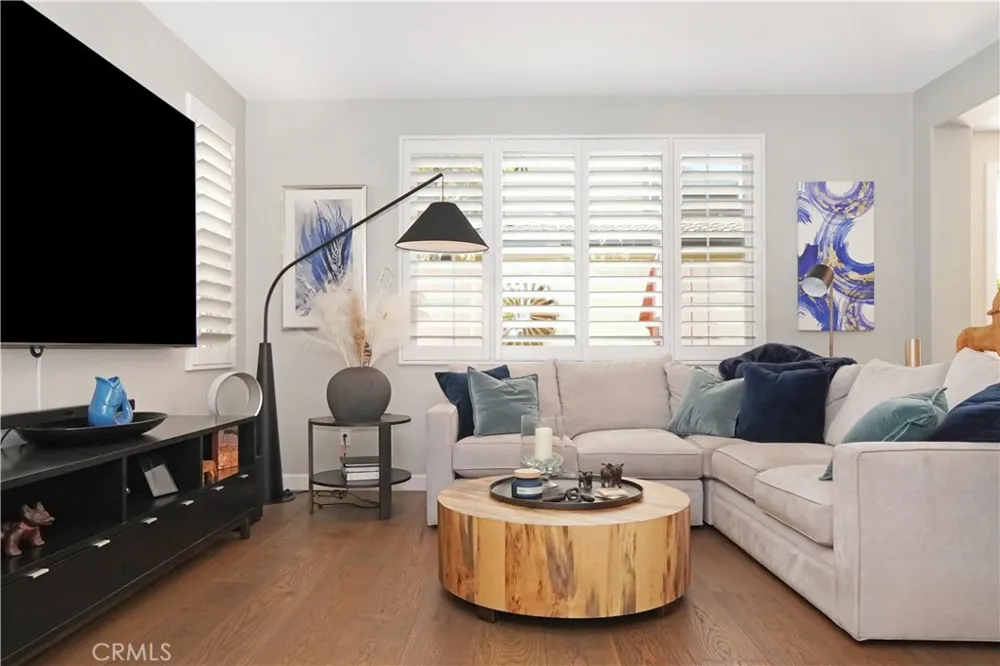 10572 Sausalito Court Los Alamitos, CA 90720