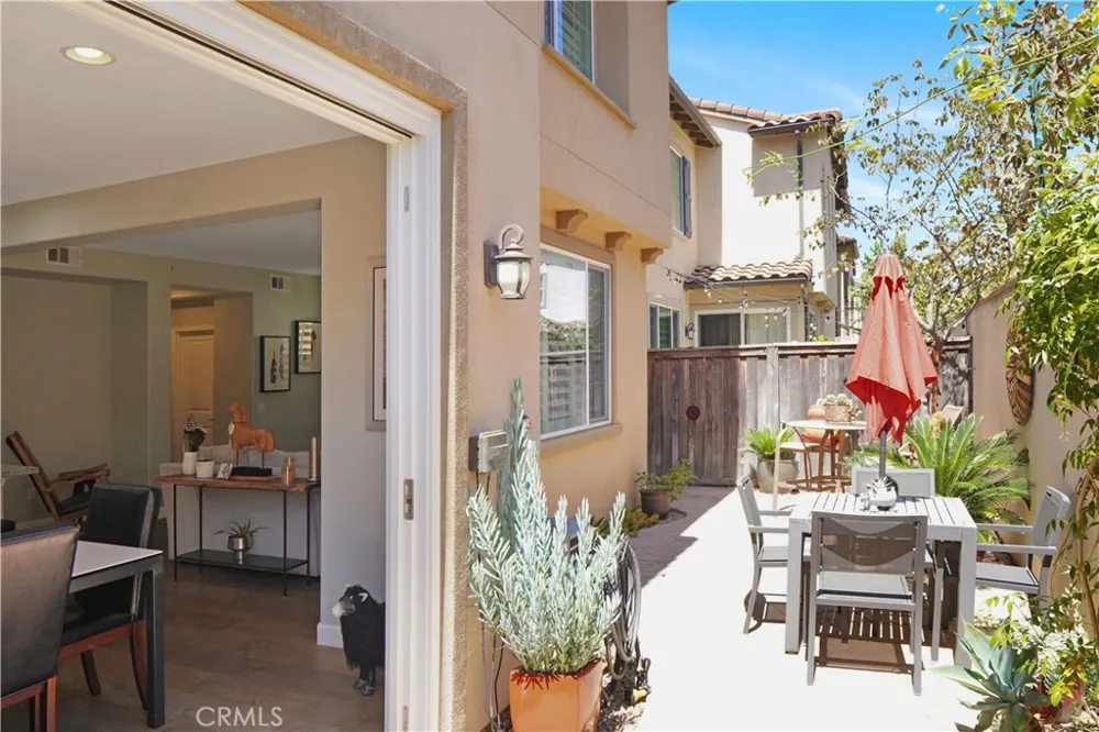 10572 Sausalito Court Los Alamitos, CA 90720