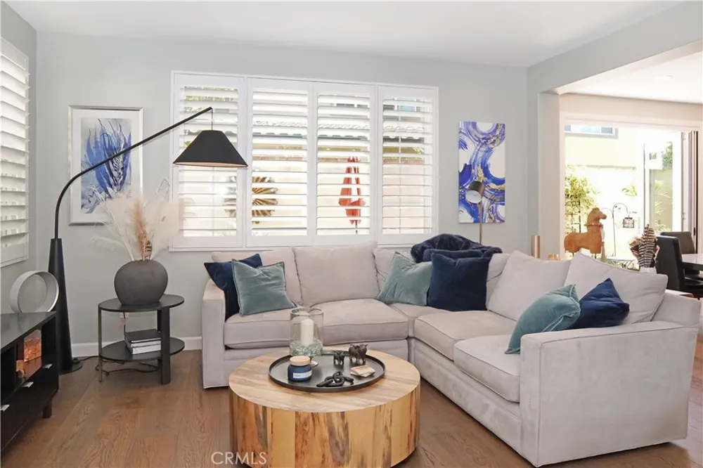 10572 Sausalito Court Los Alamitos, CA 90720