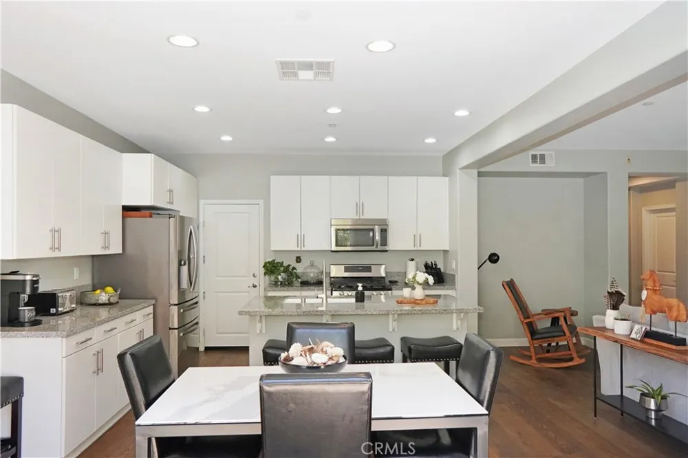 10572 Sausalito Court Los Alamitos, CA 90720