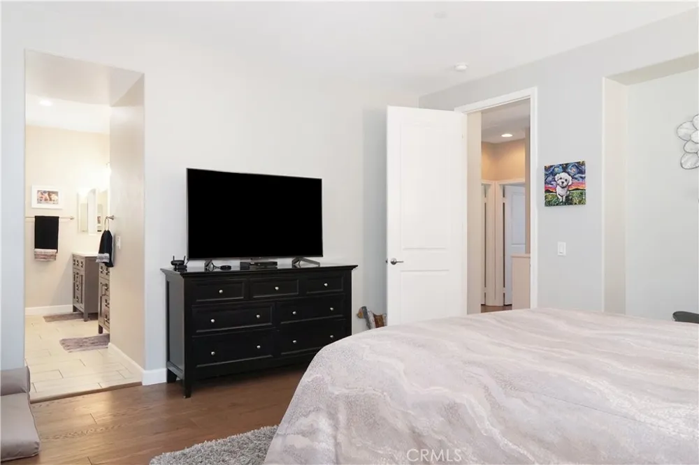 10572 Sausalito Court Los Alamitos, CA 90720